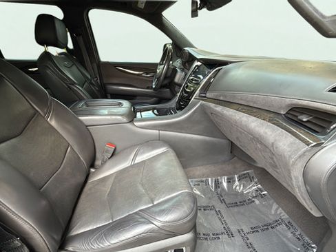 Used 2020 Cadillac Escalade ESV Platinum w/ Escalade Sport Edition AWD/4WD image 22
