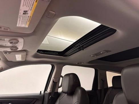 Used 2016 Chevrolet Traverse LTZ FWD image 10