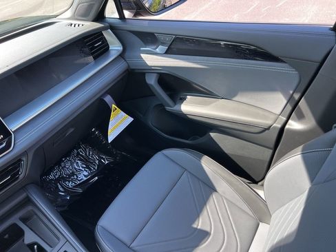 New 2026 Volkswagen Tiguan SE R-Line FWD image 26