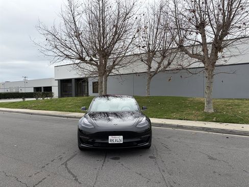 Used 2018 Tesla Model 3 Mid Range image 3