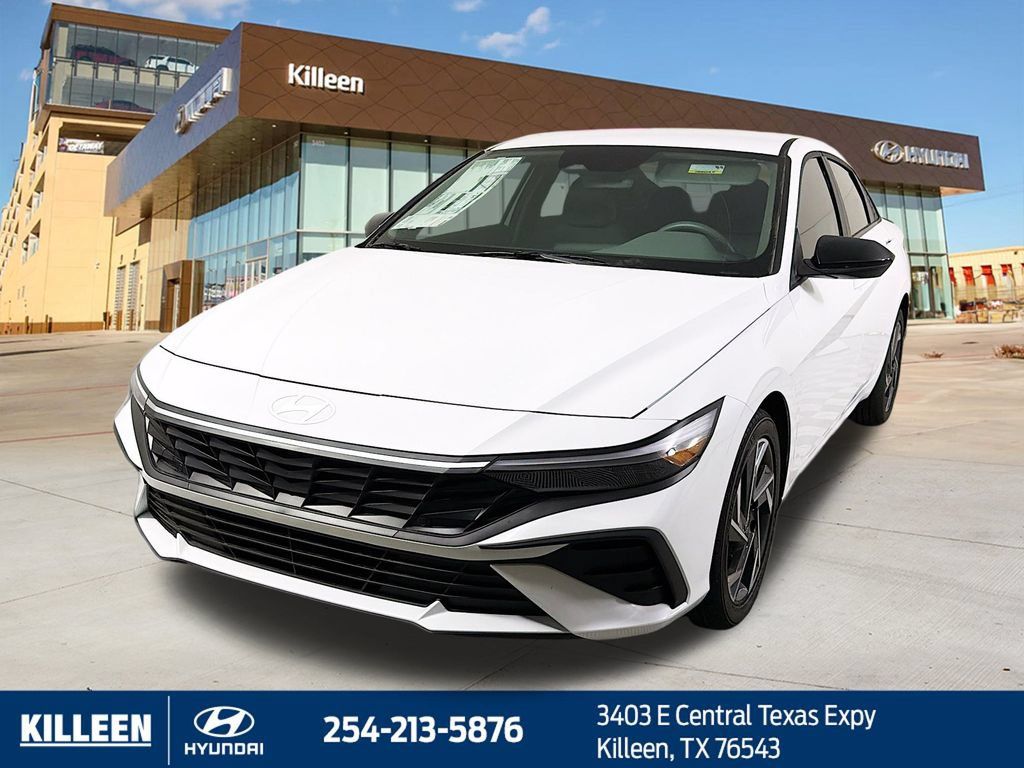 Used 2025 Hyundai Elantra Sport FWD image 4