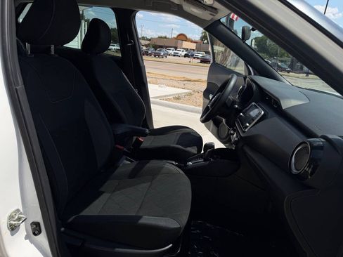 Used 2019 Nissan Kicks SV FWD image 14