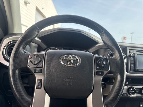 Used 2017 Toyota Tacoma SR5 image 17
