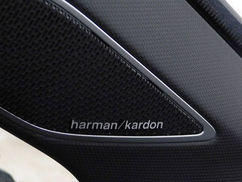 Used 2025 Volkswagen Golf R Black Edition image 34