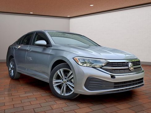 Used 2024 Volkswagen Jetta SE FWD image 3