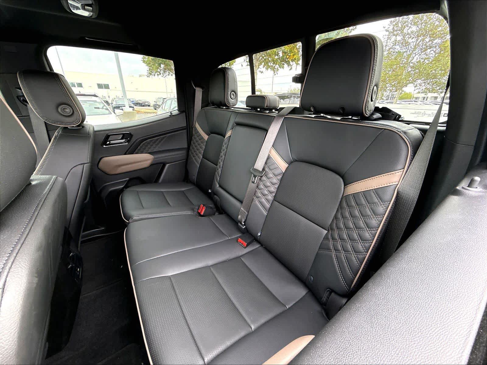 Used 2025 GMC Canyon Denali AWD/4WD image 12
