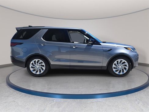 New 2025 Land Rover Discovery S image 4