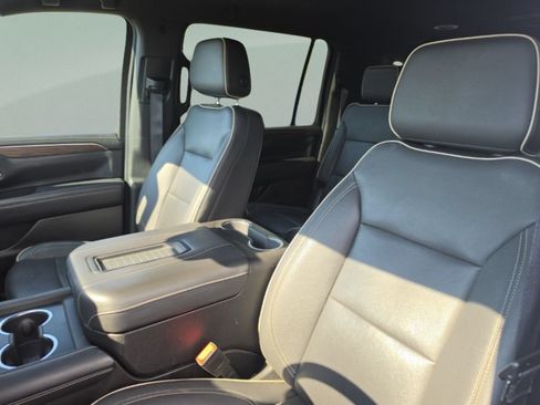 Used 2023 Chevrolet Suburban Premier AWD/4WD image 26