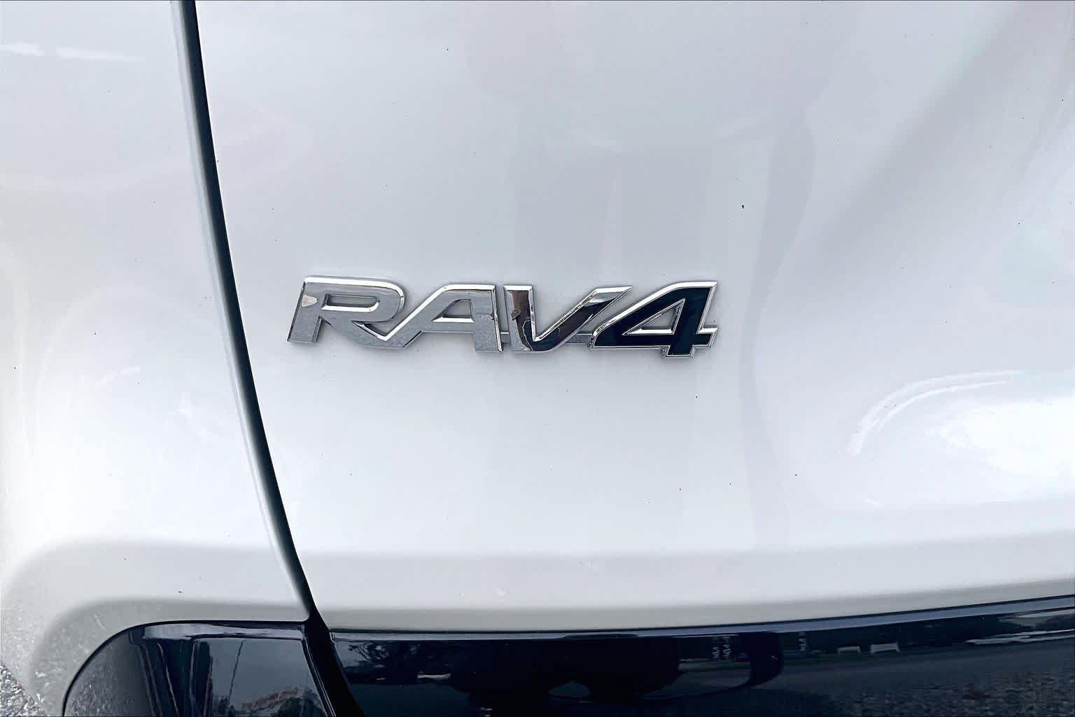 Used 2022 Toyota RAV4 SE w/ Convenience Package AWD/4WD image 31