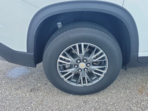 Used 2025 Chevrolet Traverse LT AWD/4WD image 12