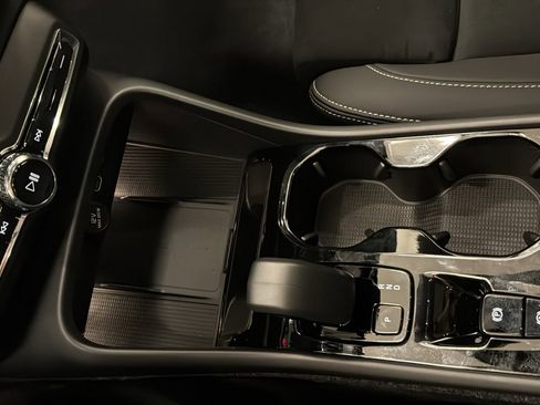 Used 2026 Volvo XC40 B4 Plus w/ Climate Package image 19