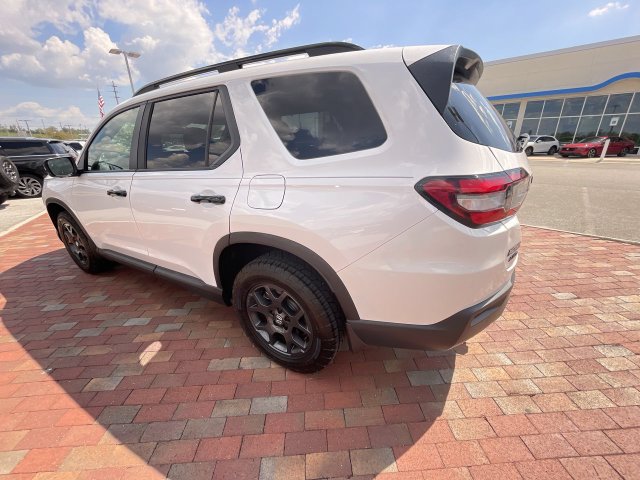 Certified 2024 Honda Pilot TrailSport image 32