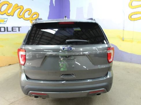 Used 2017 Ford Explorer XLT w/ XLT Technology Feature Bundle FWD image 7