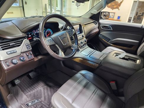 Used 2020 GMC Yukon XL Denali w/ Open Road Package image 16