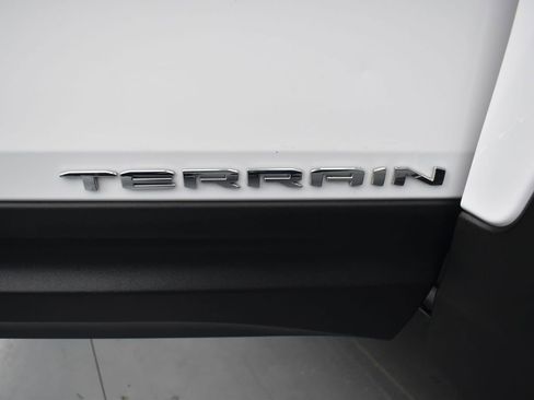 Used 2024 GMC Terrain SLE image 12