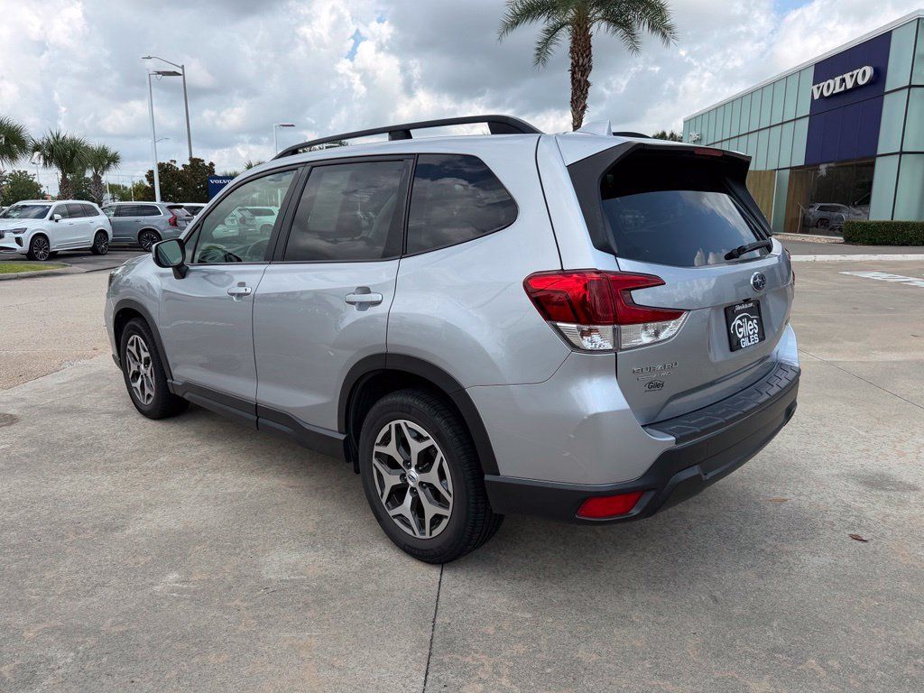 Used 2019 Subaru Forester Premium w/ All-Weather Package AWD/4WD image 3