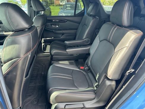Used 2025 Honda Pilot TrailSport image 18