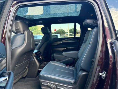 Used 2025 Cadillac Escalade IQ Luxury 2 w/ LPO, Premium Carpet Package AWD/4WD image 5