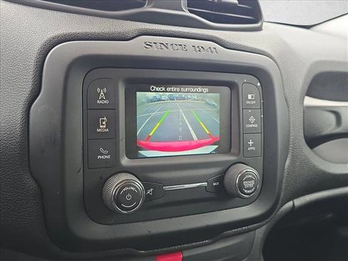 Used 2017 Jeep Renegade Latitude w/ Popular Equipment Group image 11