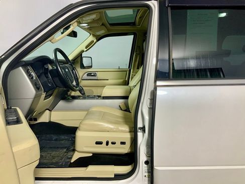 Used 2015 Ford Expedition Limited w/ Equipment Group 301A AWD/4WD image 18