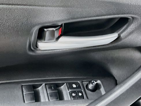 Used 2020 Toyota Corolla LE FWD image 16