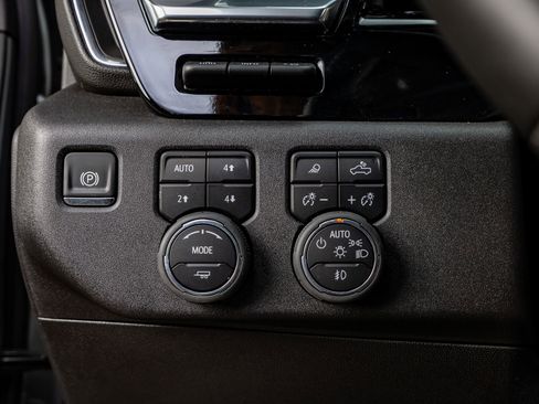 Used 2025 Chevrolet Silverado 2500 LTZ w/ LTZ Premium Package image 19