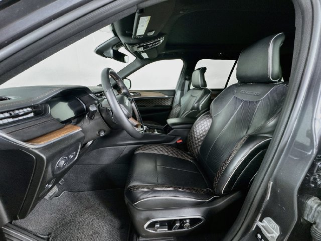 Used 2025 Jeep Grand Cherokee Summit w/ Obsidian Package AWD/4WD image 26