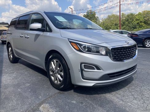 Used 2019 Kia Sedona EX image 4