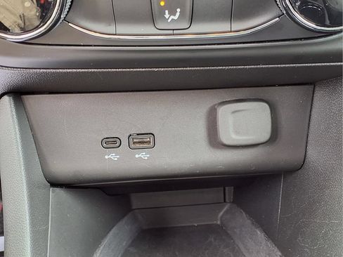 Used 2025 Buick Encore GX Preferred AWD/4WD image 13
