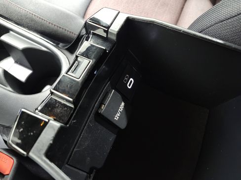 Used 2023 Toyota Corolla SE image 9