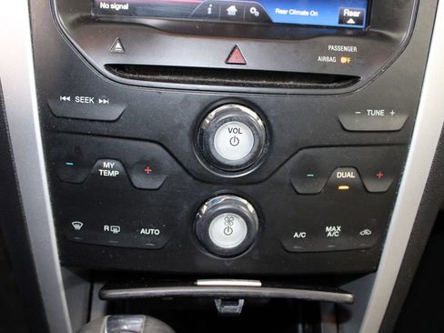 Used 2015 Ford Explorer XLT w/ Equipment Group 202A image 27