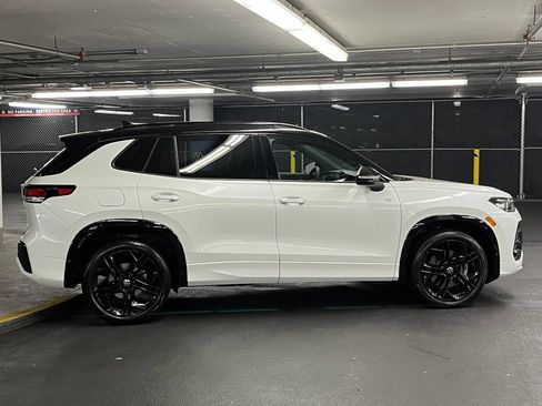 Used 2025 Volkswagen Tiguan SE R-Line AWD/4WD image 42