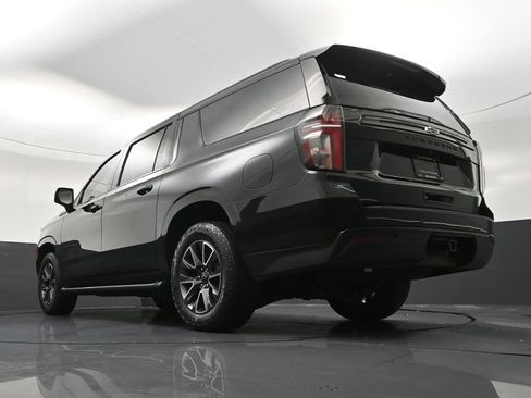 Used 2023 Chevrolet Suburban Z71 w/ Luxury Package AWD/4WD image 30