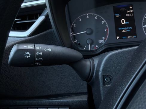 Used 2025 Toyota Corolla LE FWD image 31