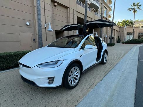 Used 2020 Tesla Model X Long Range AWD/4WD image 3