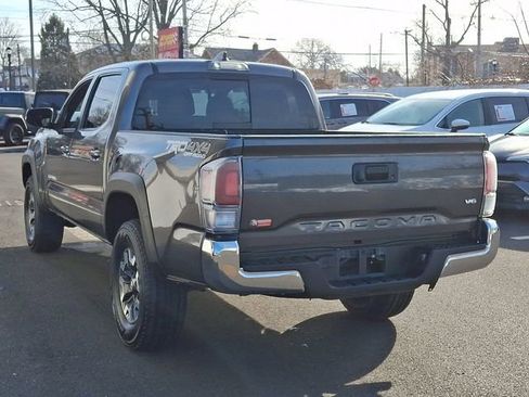 Used 2022 Toyota Tacoma TRD Off-Road image 4