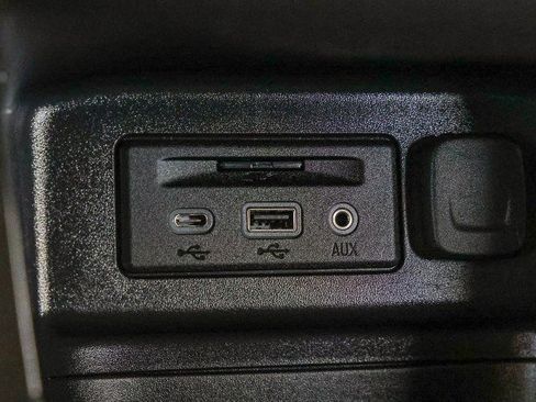 Used 2023 Chevrolet Equinox LT FWD image 22
