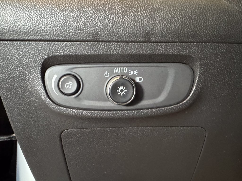 Used 2025 Buick Encore GX Sport Touring FWD image 17