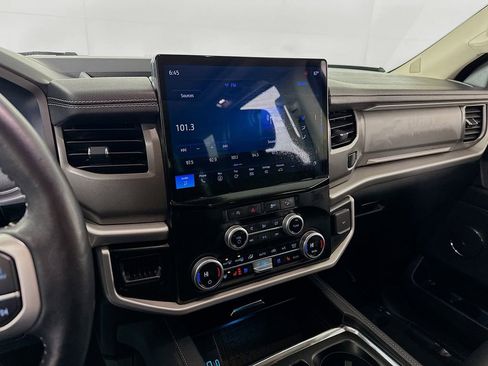 Used 2024 Ford Expedition XLT image 16
