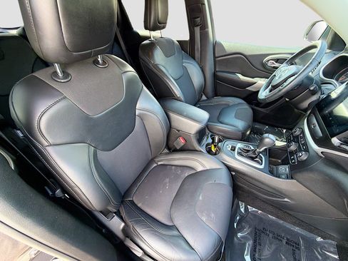 Used 2018 Jeep Cherokee Latitude Plus FWD image 13