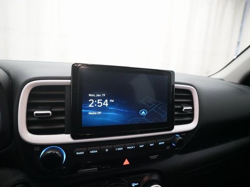 Used 2023 Hyundai Venue Limited w/ Cargo Package image 6