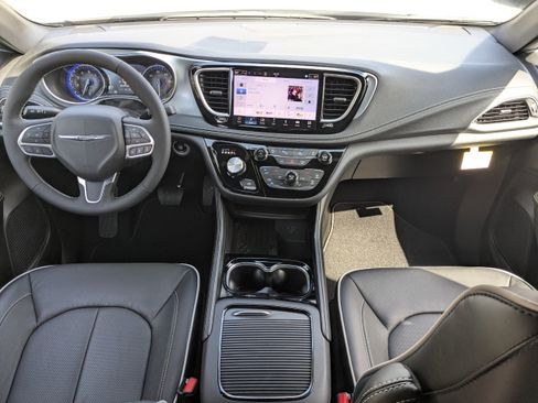 New 2026 Chrysler Pacifica Limited image 14