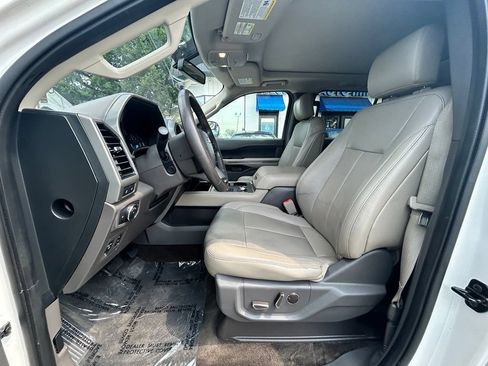 Used 2018 Ford Expedition Max XLT w/ Equipment Group 202A AWD/4WD image 14