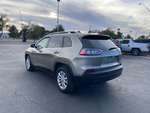 Used 2019 Jeep Cherokee Latitude w/ Popular Appearance Group FWD image 3