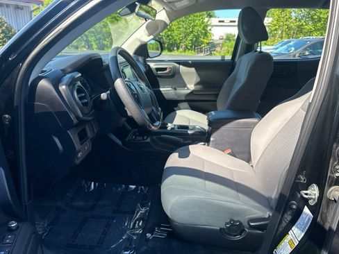 Used 2018 Toyota Tacoma SR w/ SR Convenience Package AWD/4WD image 9