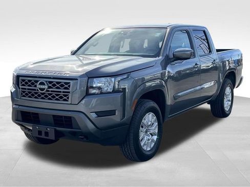 Used 2023 Nissan Frontier SV image 3