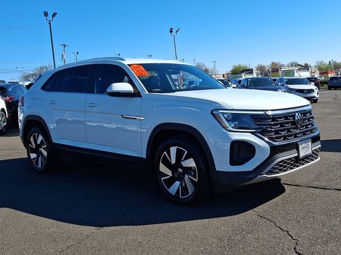 Used 2025 Volkswagen Atlas Cross Sport SE image 3