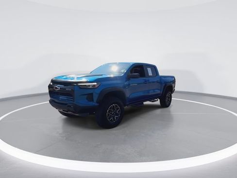 Used 2024 Chevrolet Colorado ZR2 w/ Technology Package AWD/4WD image 8