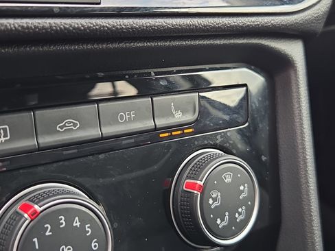 Certified 2023 Volkswagen Taos SE FWD image 27