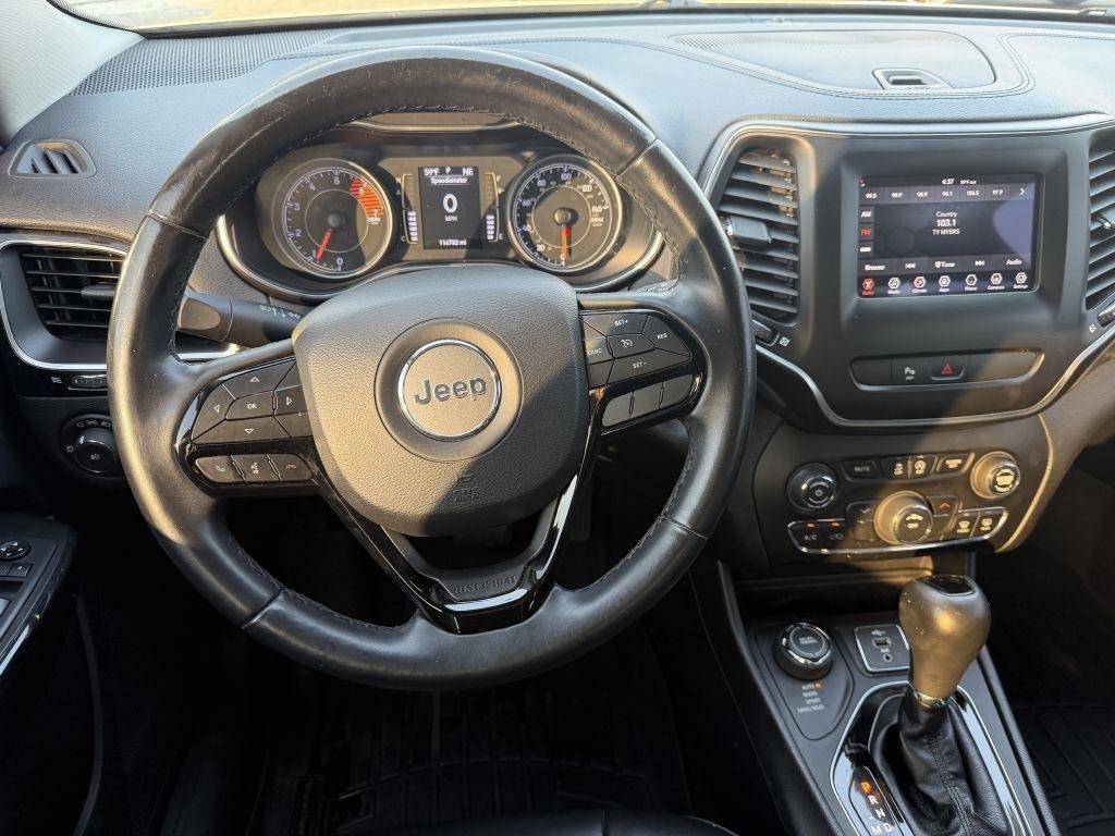 Used 2019 Jeep Cherokee Latitude Plus AWD/4WD image 12